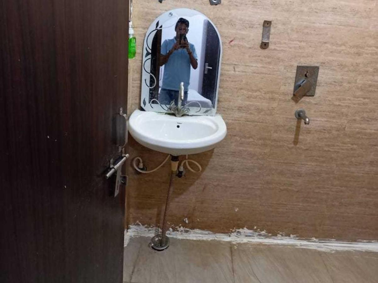 Hotel O Kl Khari Near Ashoka Park Mein Metro Ню Делхи Екстериор снимка