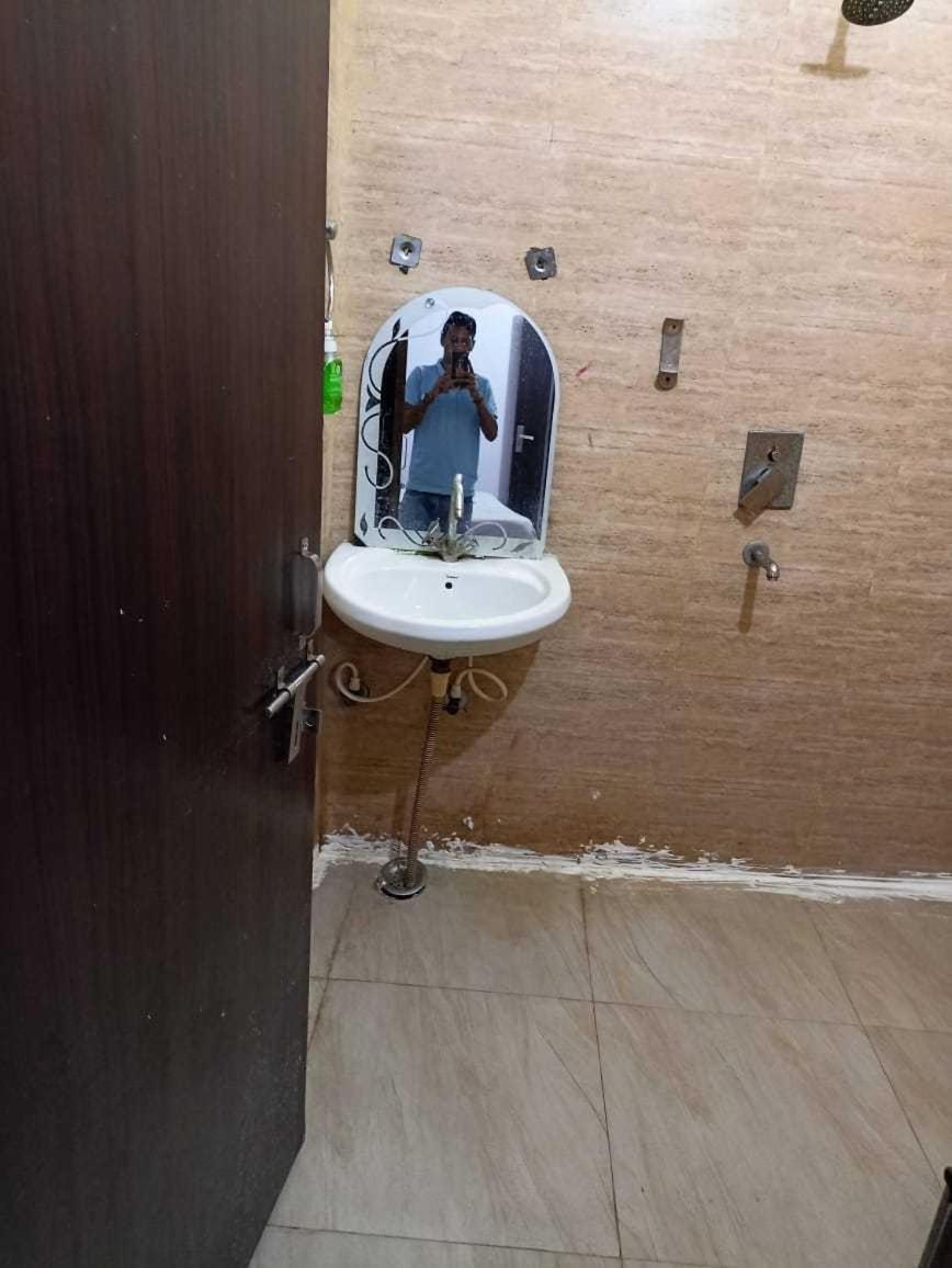 Hotel O Kl Khari Near Ashoka Park Mein Metro Ню Делхи Екстериор снимка